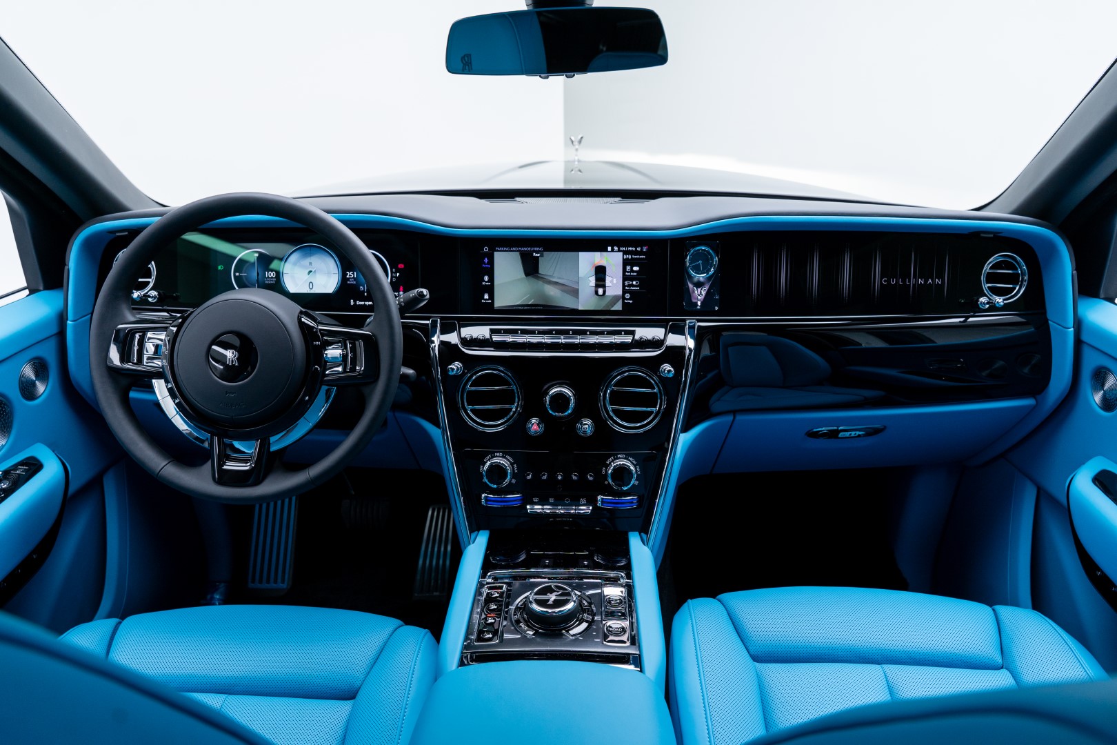 2025 ROLLS ROYCE CULLINAN | GCC | SANCTUARY SEATS | BESPOKE SOUND SYSTEM | CURTAINS